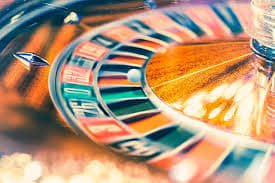 Tampilan permainan slot dan live casino di wayang79 dengan tema hijau hutan
